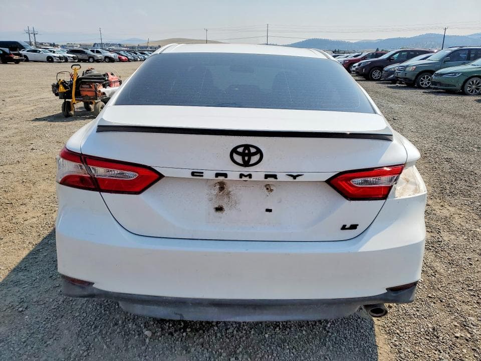 2018 TOYOTA CAMRY LE 6
