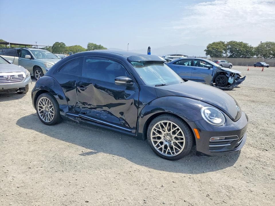 2018 VOLKSWAGEN BEETLE S 4