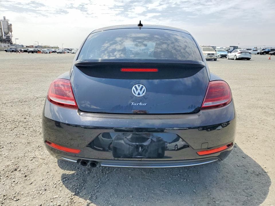 2018 VOLKSWAGEN BEETLE S 6