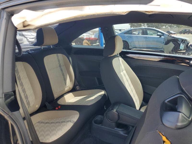 2018 VOLKSWAGEN BEETLE S 10