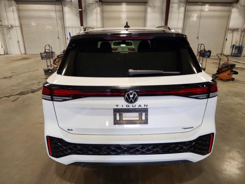 2025 VOLKSWAGEN TIGUAN SE R-LINE BLACK 6