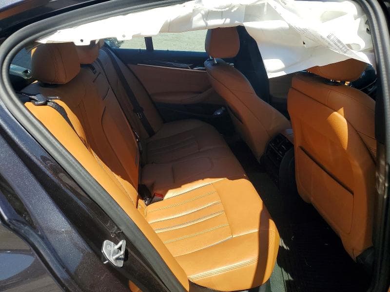2020 BMW 530 XI 10