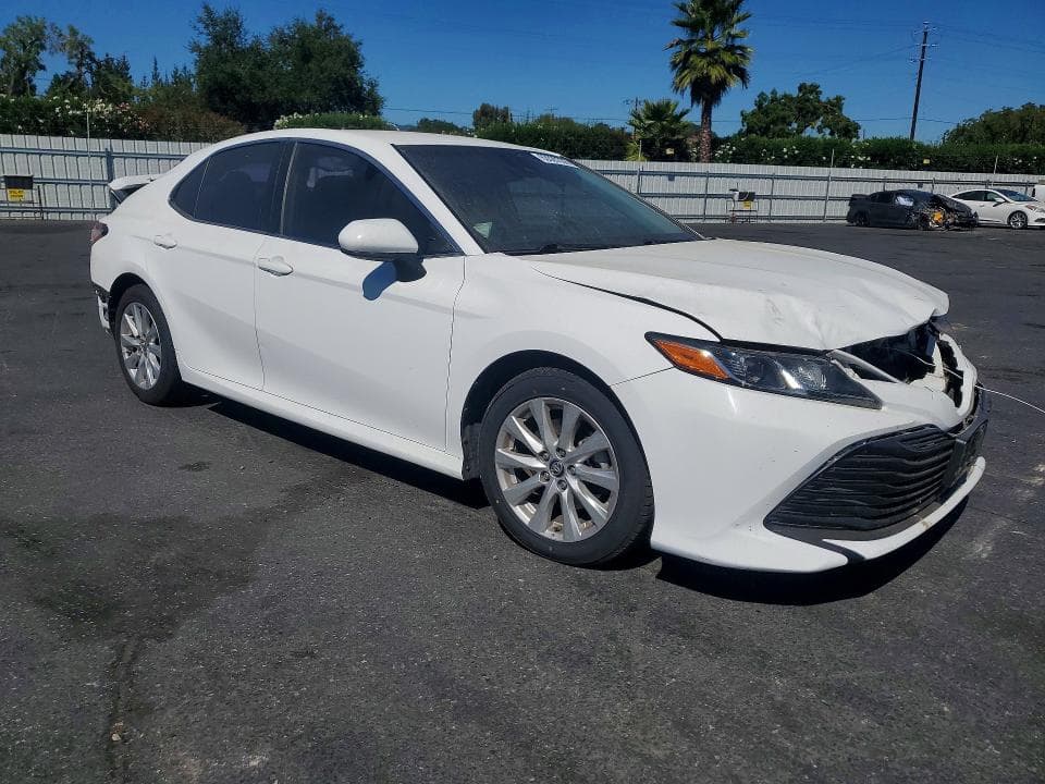 2019 TOYOTA CAMRY LE 4