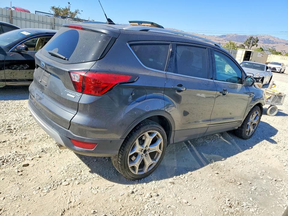 2019 FORD ESCAPE TITANIUM 3