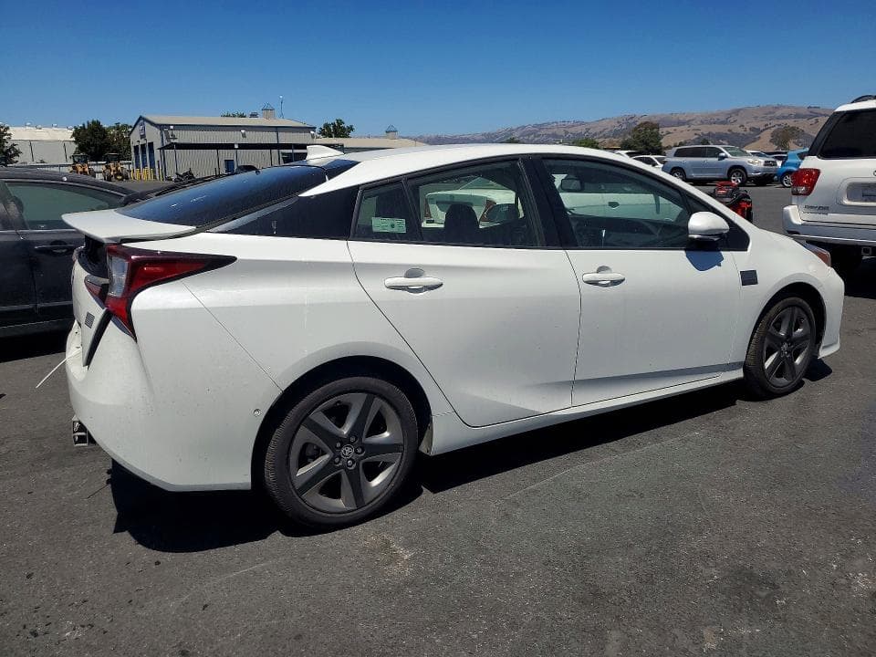 2019 TOYOTA PRIUS XLE 3