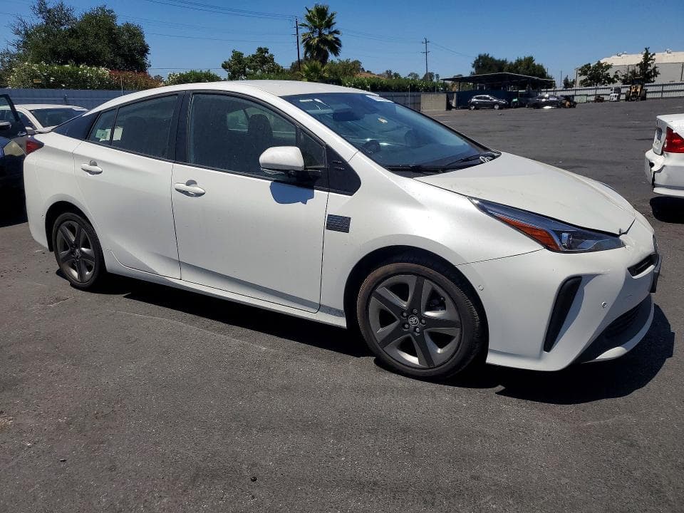 2019 TOYOTA PRIUS XLE 4