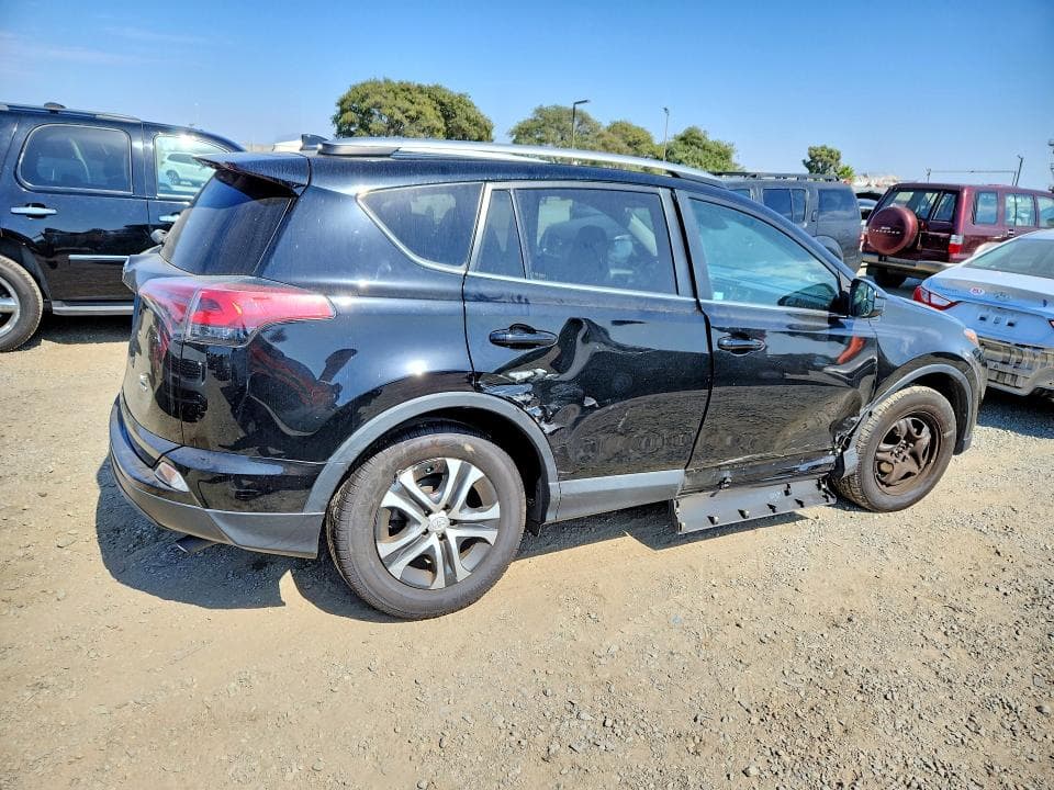 2018 TOYOTA RAV4 LE 3