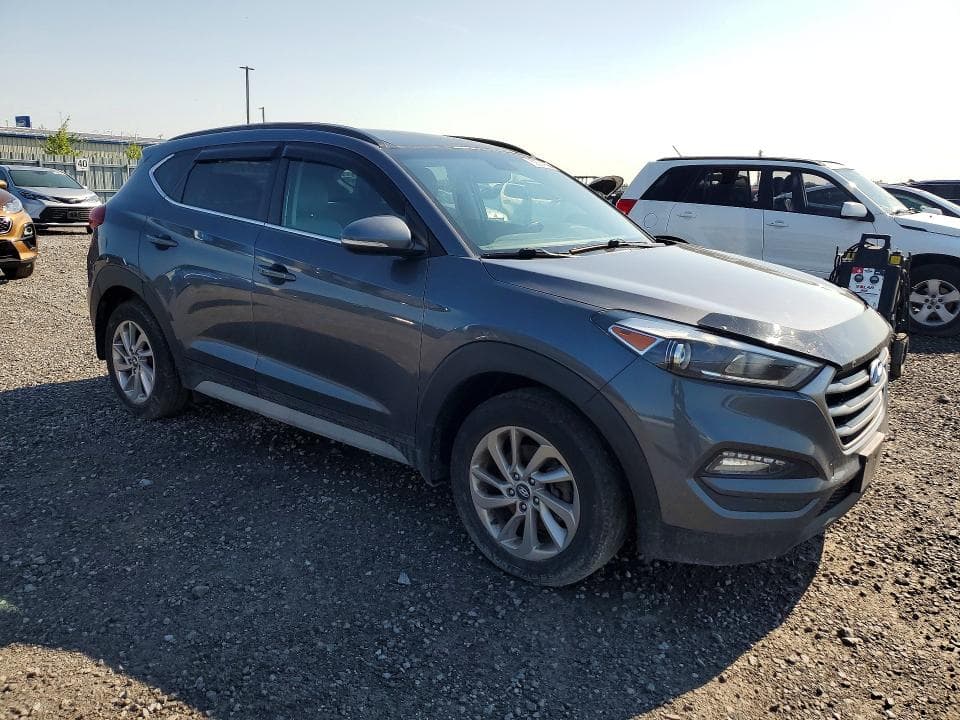 2017 HYUNDAI TUCSON SE 4