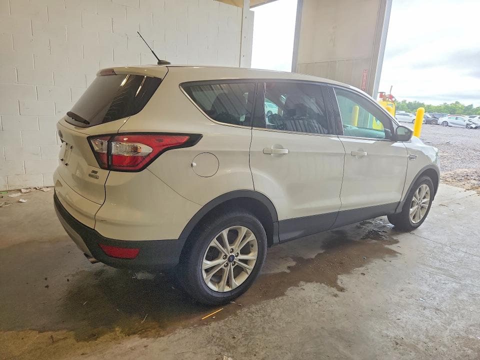 2017 FORD ESCAPE SE 3
