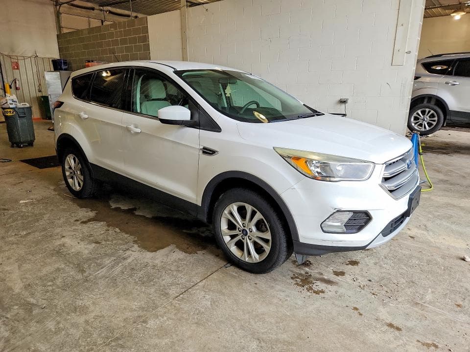 2017 FORD ESCAPE SE 4