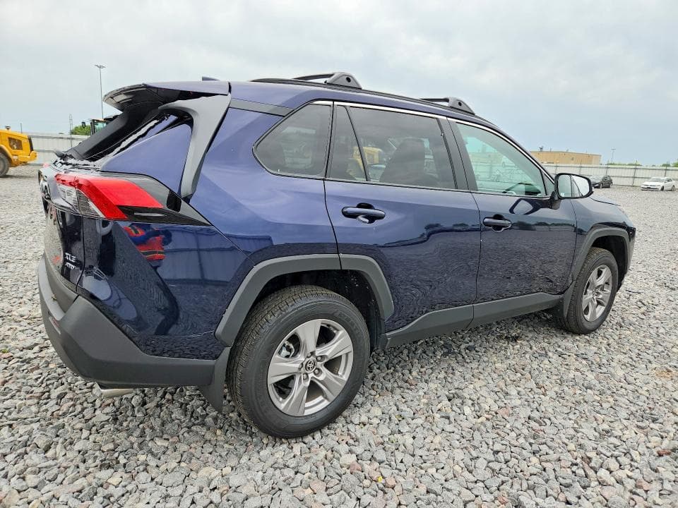 2025 TOYOTA RAV4 XLE 3