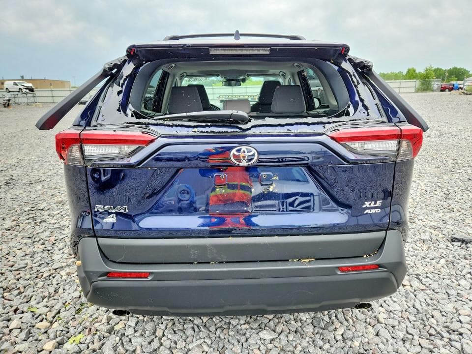 2025 TOYOTA RAV4 XLE 6