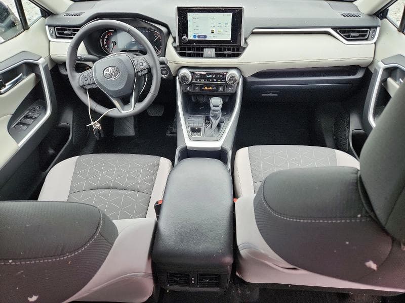 2025 TOYOTA RAV4 XLE 8