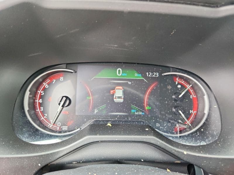 2025 TOYOTA RAV4 XLE 9