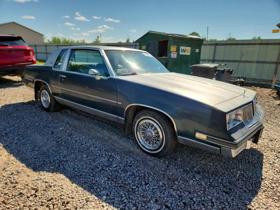 1982 OLDSMOBILE CUTLASS SUPREME 4