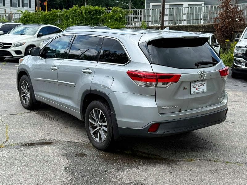 2017 TOYOTA HIGHLANDER XLE 2