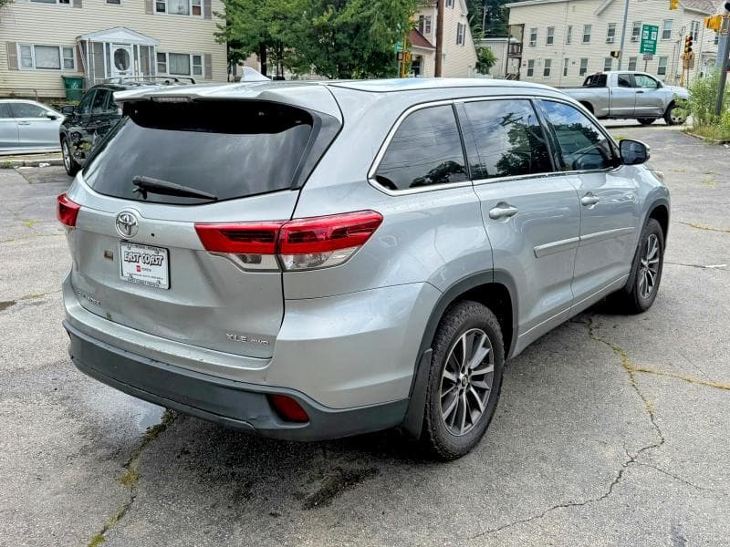 2017 TOYOTA HIGHLANDER XLE 3