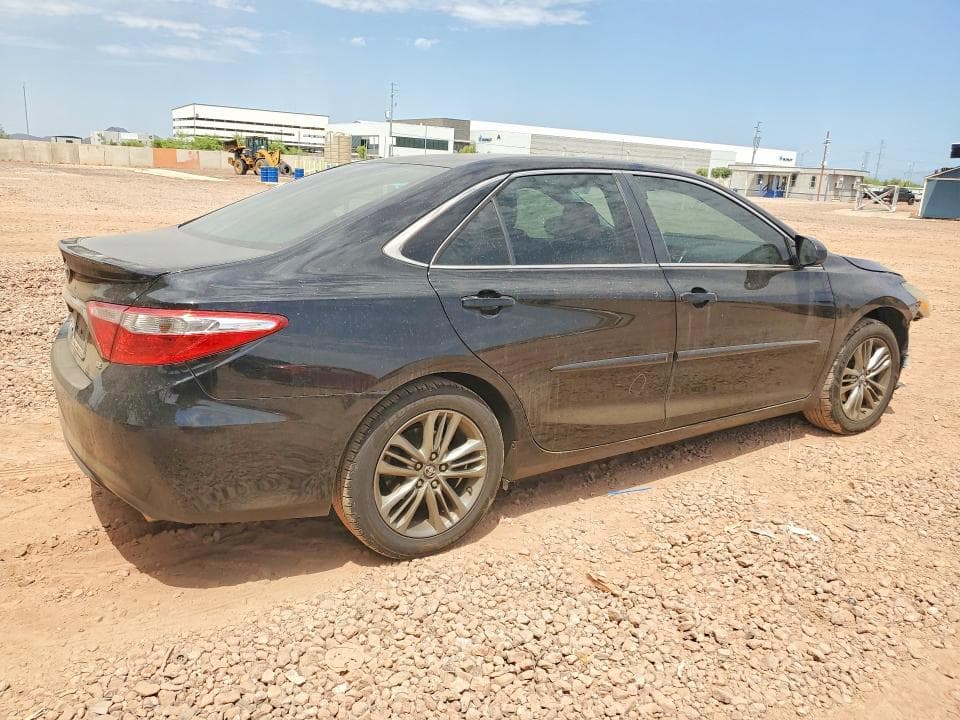 2017 TOYOTA CAMRY SE 3