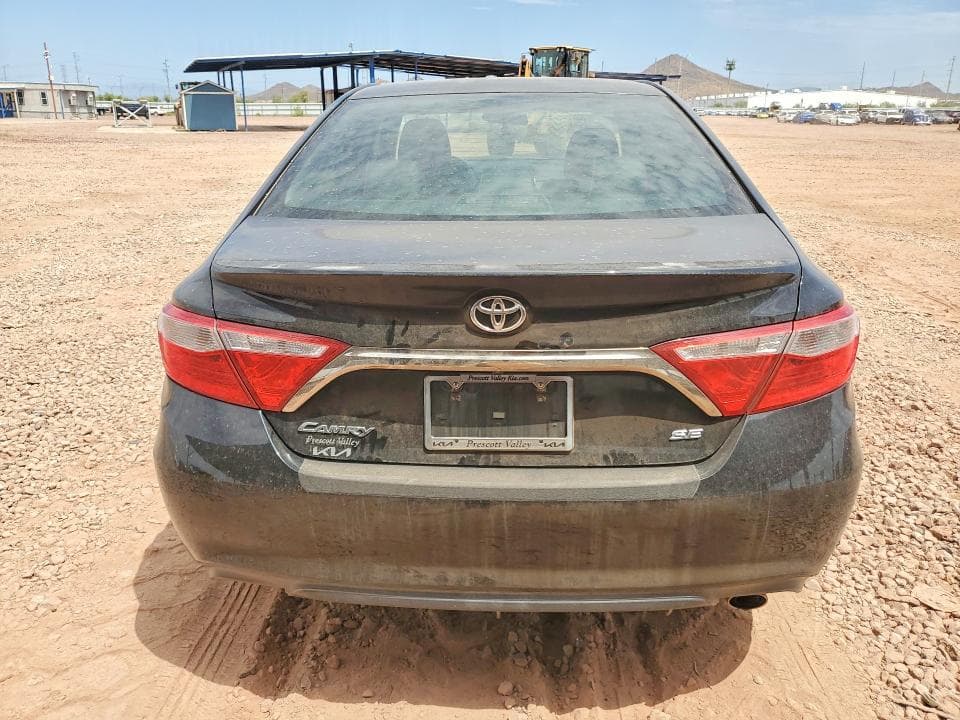 2017 TOYOTA CAMRY SE 6