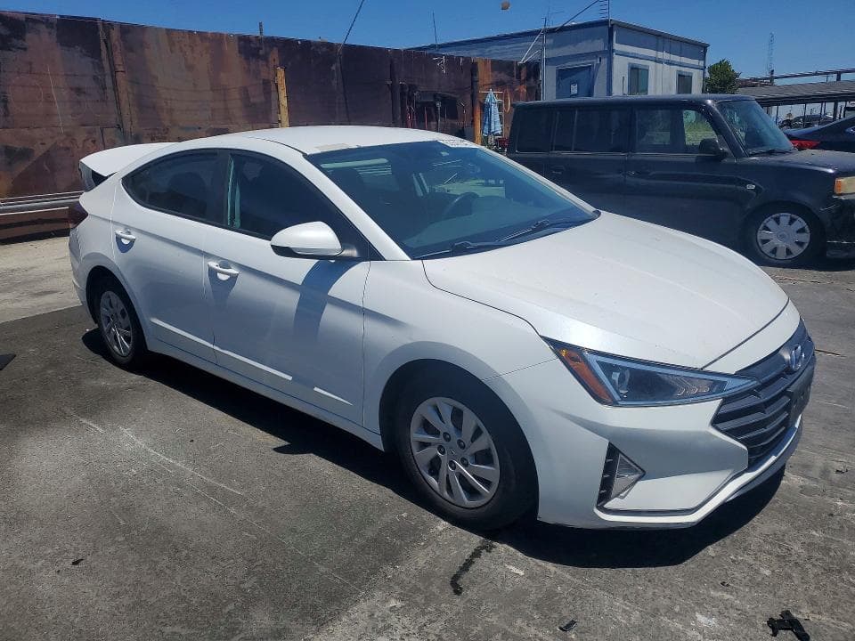 2019 HYUNDAI ELANTRA SE 4