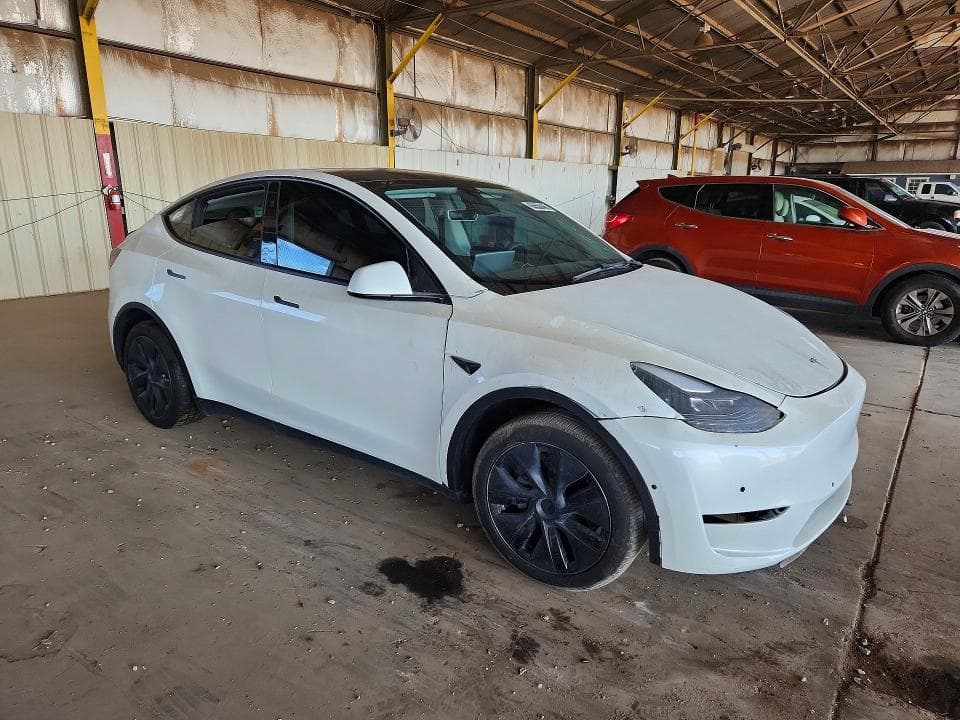 2024 TESLA MODEL Y 4
