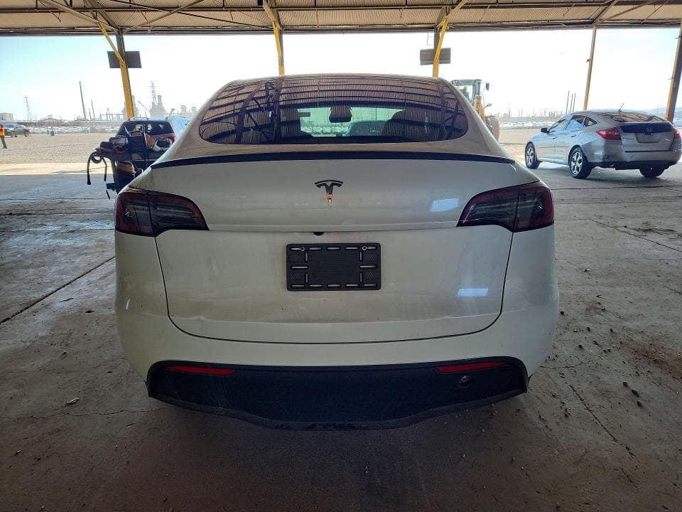 2024 TESLA MODEL Y 6