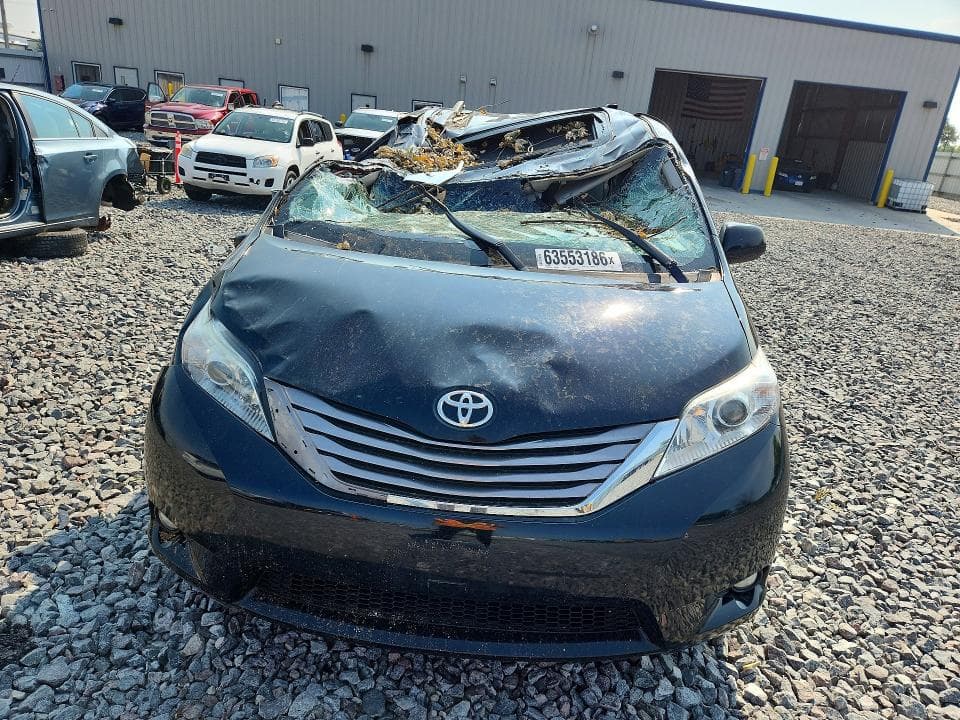 2017 TOYOTA SIENNA XLE 8-PASSENGER 5