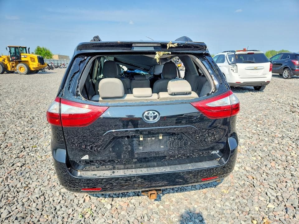 2017 TOYOTA SIENNA XLE 8-PASSENGER 6