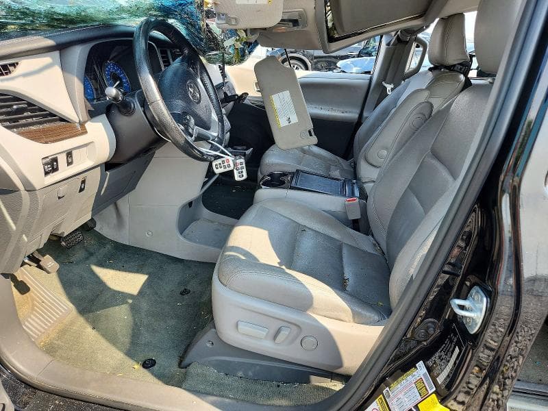 2017 TOYOTA SIENNA XLE 8-PASSENGER 7