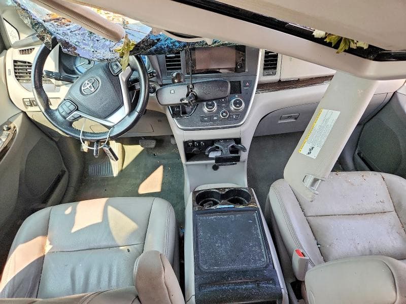 2017 TOYOTA SIENNA XLE 8-PASSENGER 8