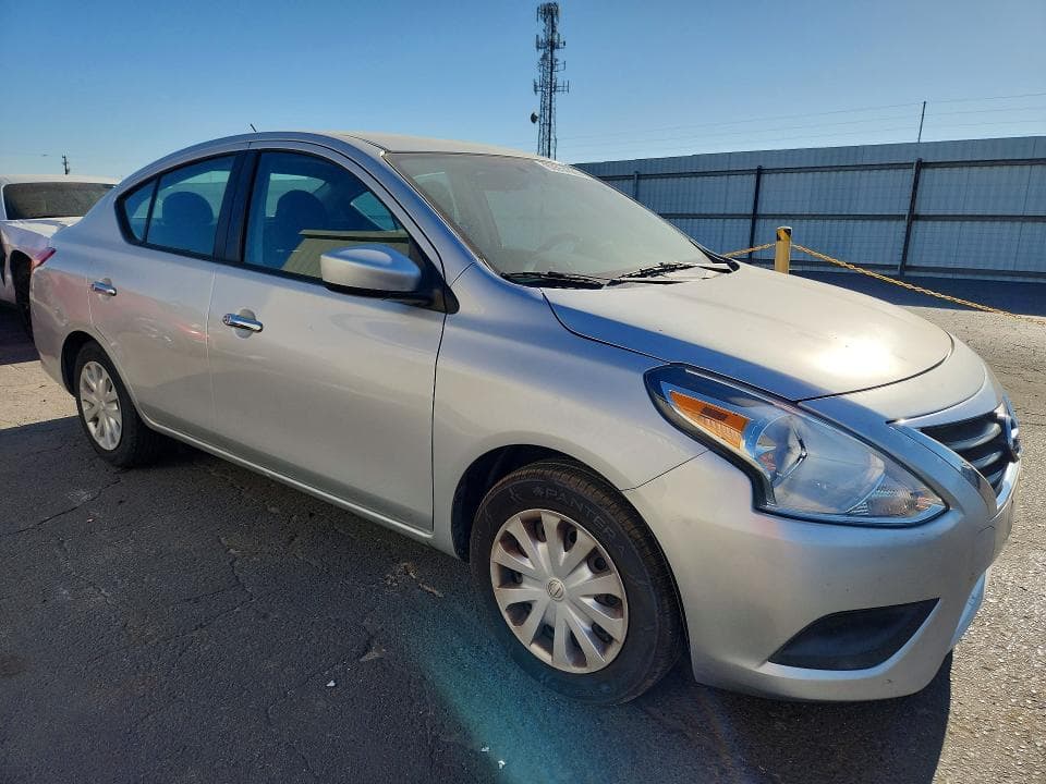 2017 NISSAN VERSA 1.6 SV 4