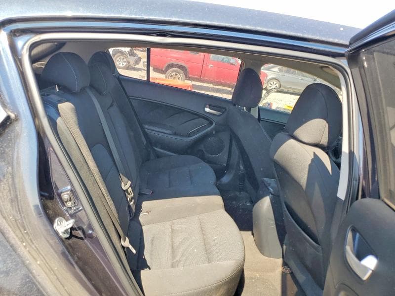 2017 KIA FORTE5 LX 10