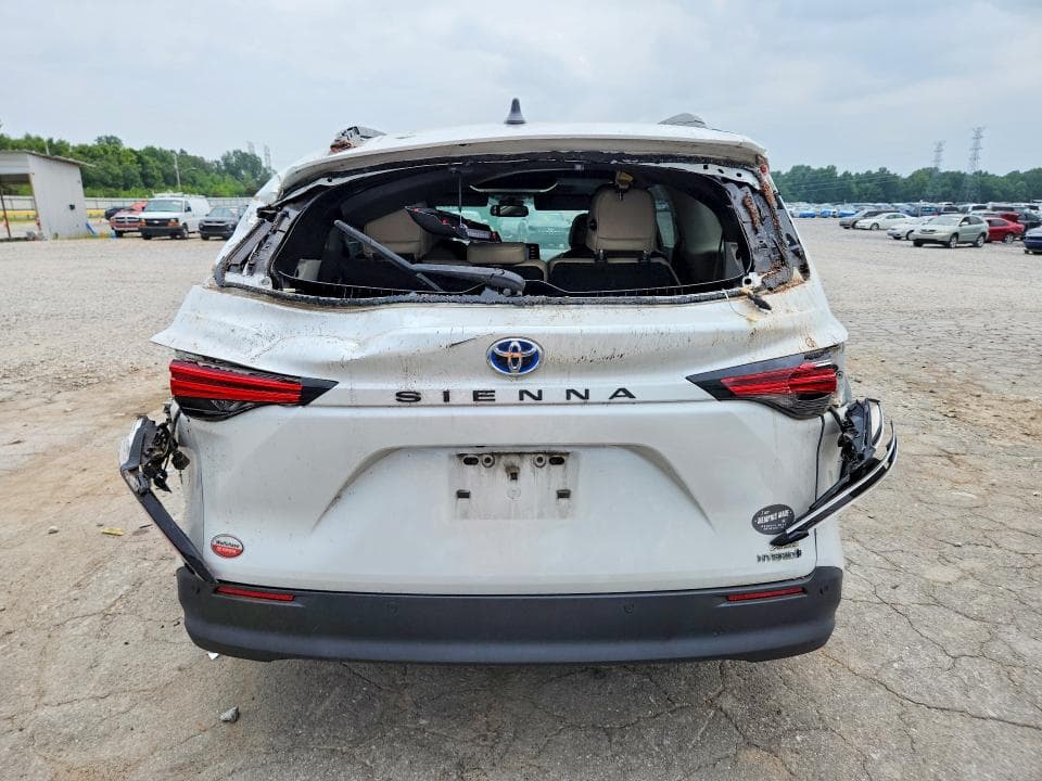2022 TOYOTA SIENNA XLE 6