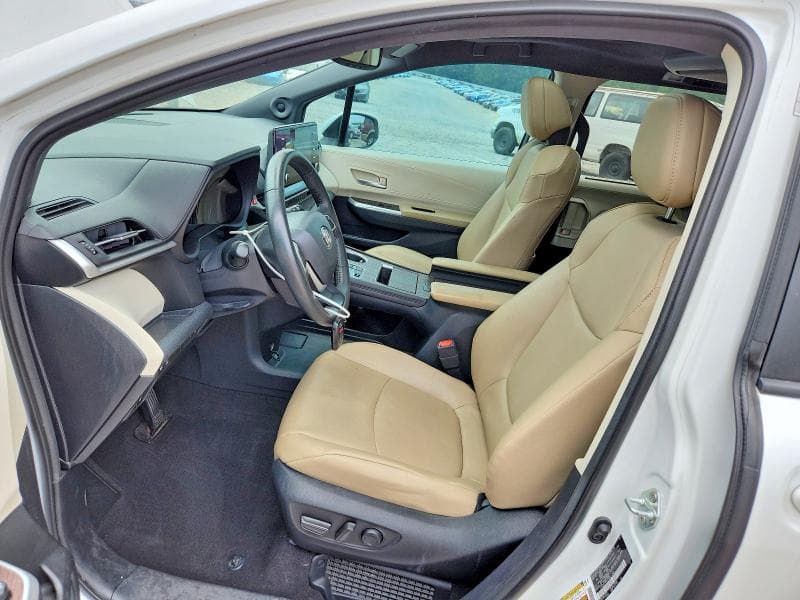 2022 TOYOTA SIENNA XLE 7
