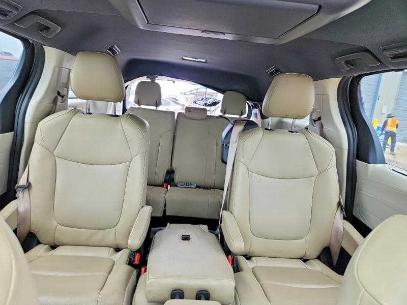 2022 TOYOTA SIENNA XLE 10