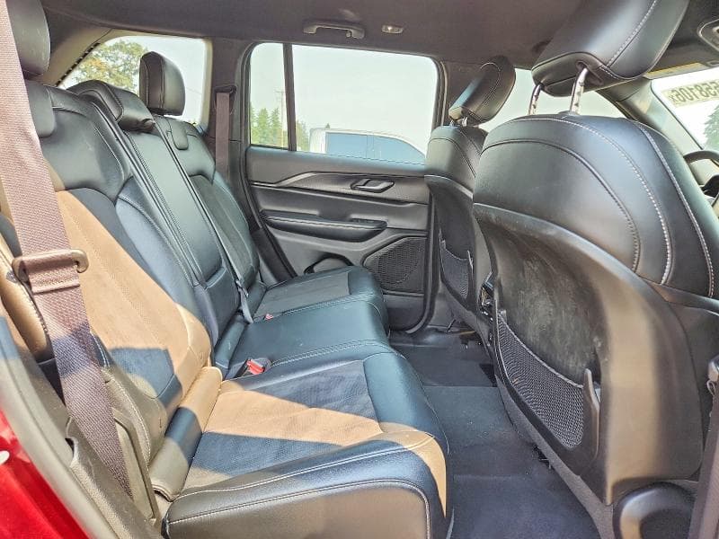 2024 JEEP GRAND CHEROKEE LAREDO 11