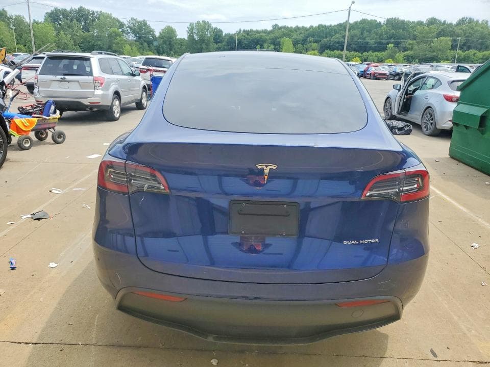 2024 TESLA MODEL Y 6
