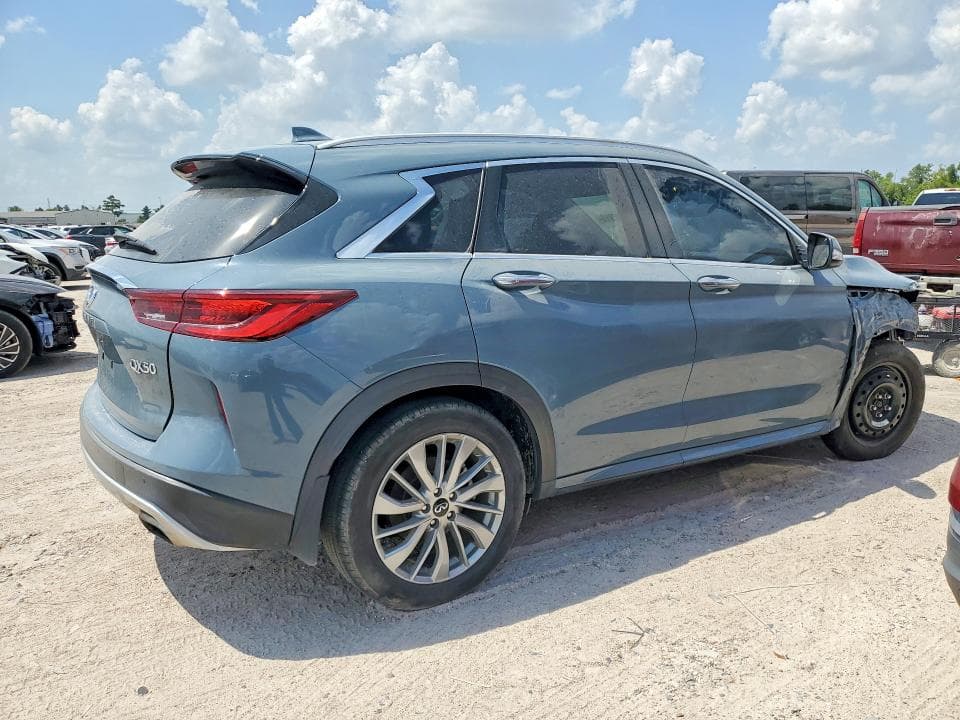 2023 INFINITI QX50 LUXE 3