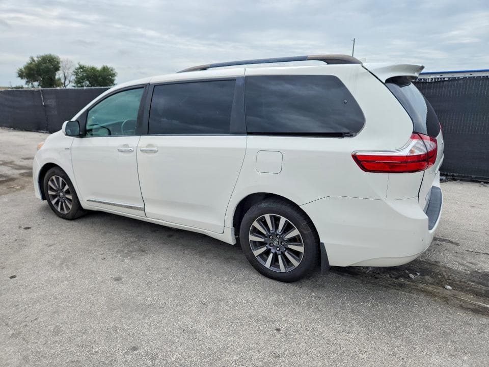 2019 TOYOTA SIENNA XLE 7-PASSENGER 2