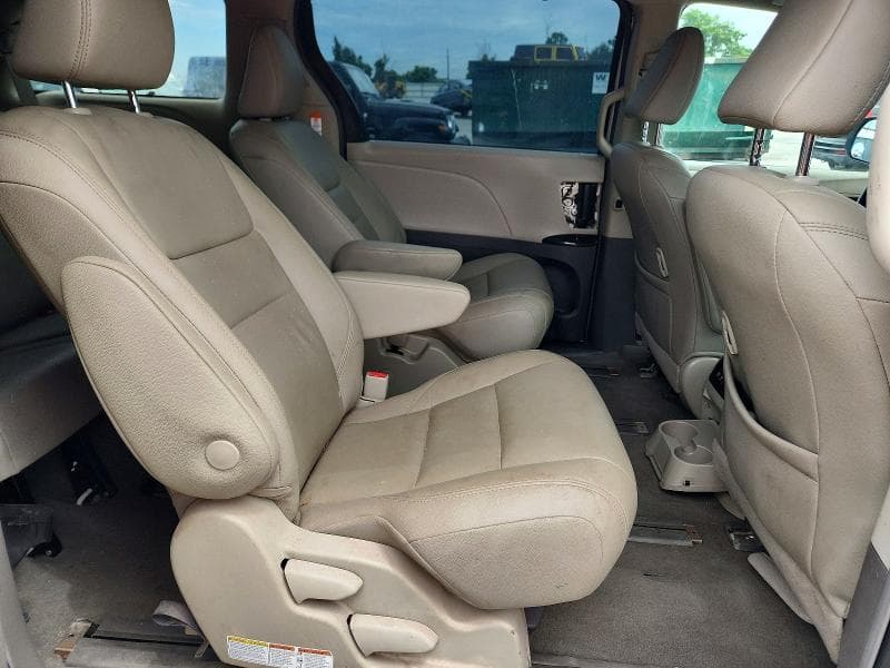 2019 TOYOTA SIENNA XLE 7-PASSENGER 11