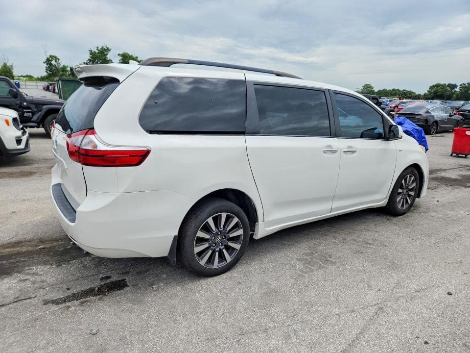 2019 TOYOTA SIENNA XLE 7-PASSENGER 3