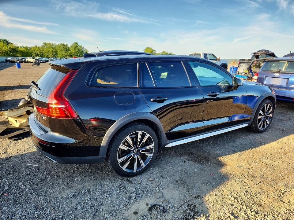 2020 VOLVO V60 CROSS COUNTRY T5 MOMENTUM 3