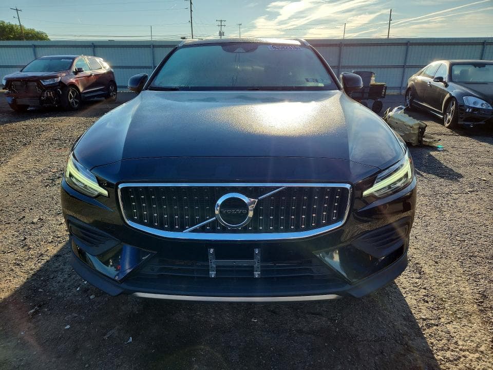2020 VOLVO V60 CROSS COUNTRY T5 MOMENTUM 5