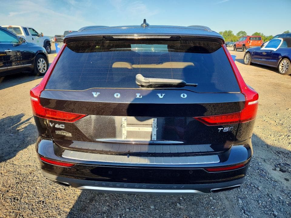 2020 VOLVO V60 CROSS COUNTRY T5 MOMENTUM 6