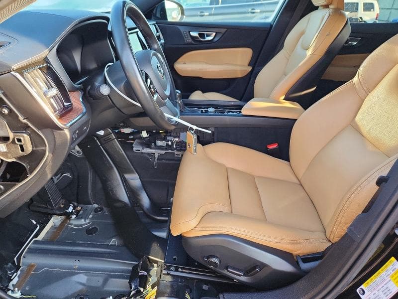 2020 VOLVO V60 CROSS COUNTRY T5 MOMENTUM 7