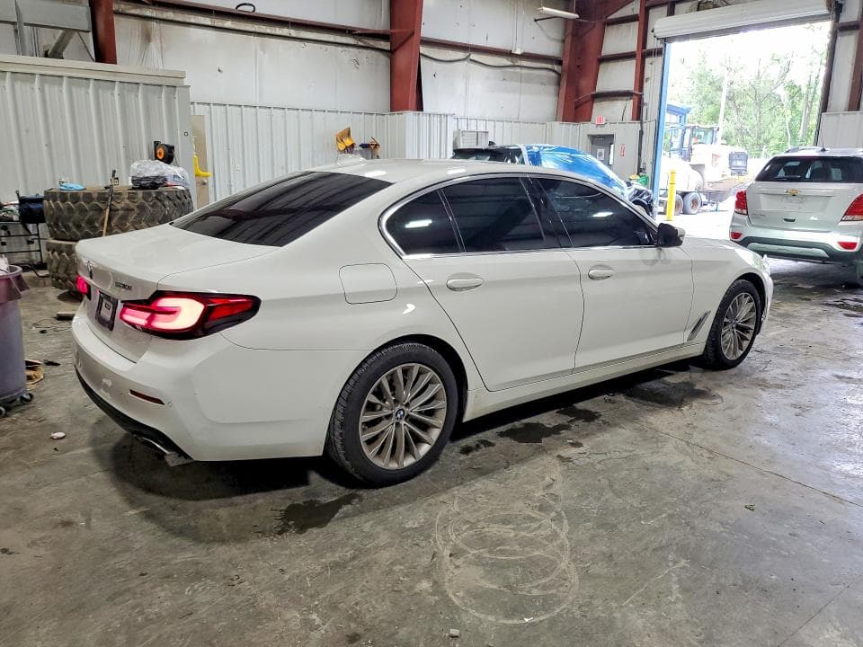 2022 BMW 530 XI 3
