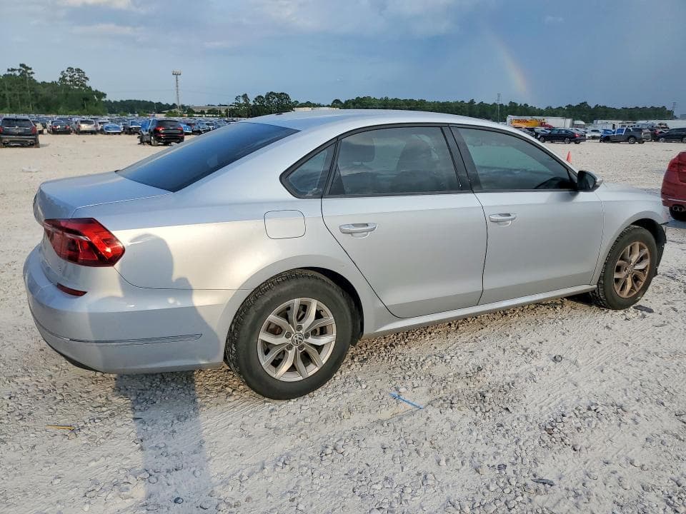 2018 VOLKSWAGEN PASSAT S 3