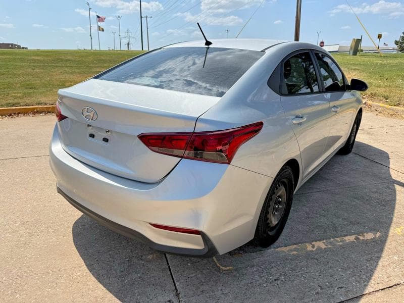2019 HYUNDAI ACCENT SE 4