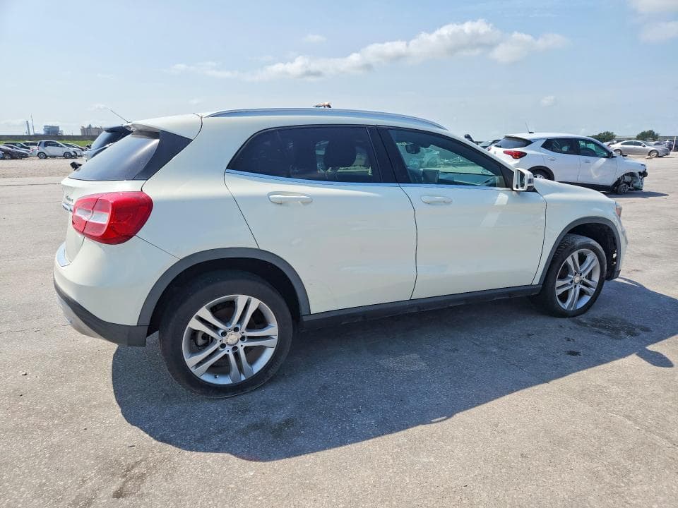 2017 MERCEDES-BENZ GLA 250 4MATIC 3