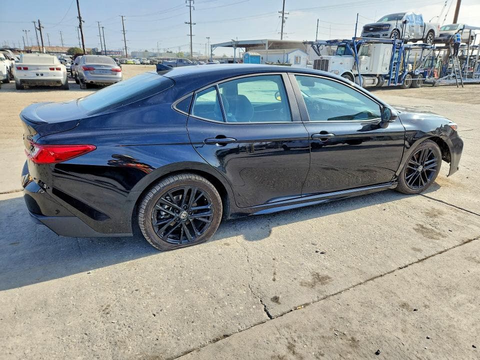 2025 TOYOTA CAMRY SE 3